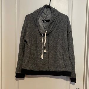 Black/white sweatshirt